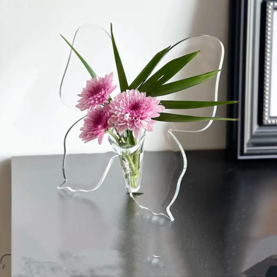 Vase en acrylique en forme de papillon